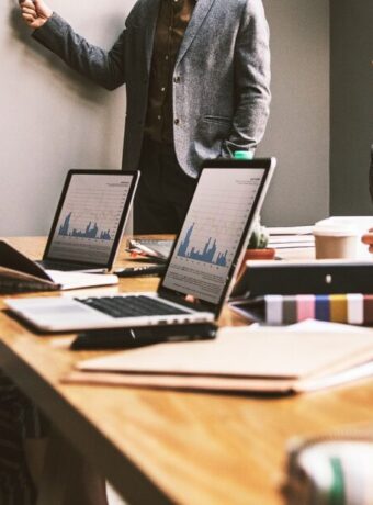 AI performance reviews — AI in the Workplace