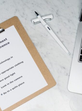 AI collaboration tools — Claude Chat & Cowork